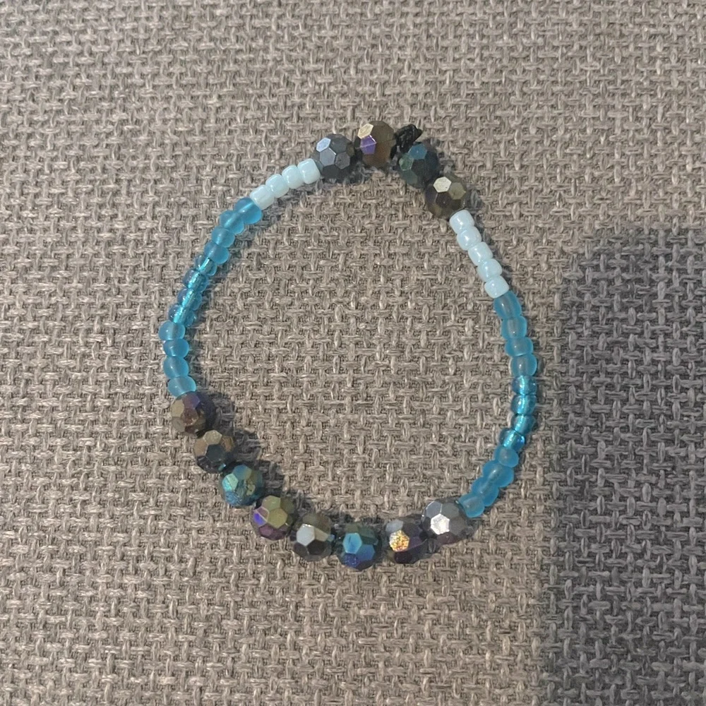 Iridescent & Glass beads Stretch bracelets Purple Pink Blue Clear NWT 4 Handmade - Picture 3 of 9